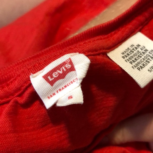 Red T-shirt - Picture 2 of 2